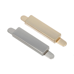 Etiqueta de Metal Personalizada Profesional para Ropa, Placa de Identificación de Aleación de Zinc, Etiqueta de Metal con Logotipo en Relieve para Equipaje - Product Image 3