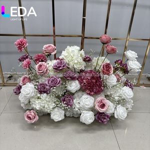 Fleurs artificielles personnalisées LEDA rose vif et blanches, roses artificielles pour la décoration de cérémonie de demande en mariage - Product Image 4