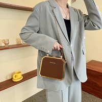 Nouveau sac à chaîne chic français imperméable, sac à main carré tendance et polyvalent, sac bandoulière, doublure en laine pour femmes