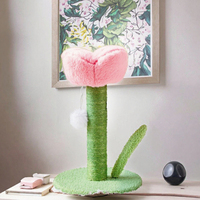 Griffoir pour chat Tulipe avec poteau en sisal, balle interactive intégrée, jouet en peluche en forme de fleur, plateformes en forme de feuille, tour interactive pour chat