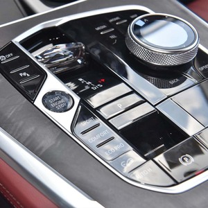 <span class=keywords><strong>BMW</strong></span> X5 <span class=keywords><strong>2023</strong></span>, Pack Sport, un grand <span class=keywords><strong>SUV</strong></span> de luxe avec une transmission automatique à 8 vitesses. - Product Image 3