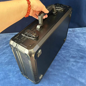 Estuche Portátil para Fichas de Póker Joiecasino, Hecho de Aluminio, con Capacidad para 300 Fichas, Compartimentos Ajustables para Noches de Casino - Product Image 4