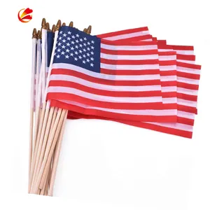 Usine Vente Directe Impression Personnalisée Polyester main Drapeaux Américains Sur Des Bâtons Avec Tige En Bois