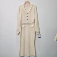 Robe pull midi en tricot pour femme, col en V, poches à rabat boutonnées, ceinture en tricot, couleur unie, hiver, étiquette personnalisée, tricotage