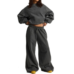 Pantalon de survêtement ultra ample personnalisé en molleton brossé coton-polyester, style streetwear, coupe oversize à jambe large - Product Image 2