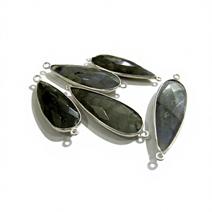 Connecteurs Briolette en Labradorite Naturelle Forme Poire Longue 10x28 à 12x30mm Pierre Grise Double Boucle Sertie - Product Image 1