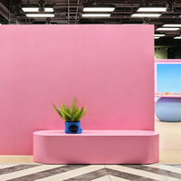Station de beauté : vitrines en bois sur mesure pour la décoration d'intérieur en 3D