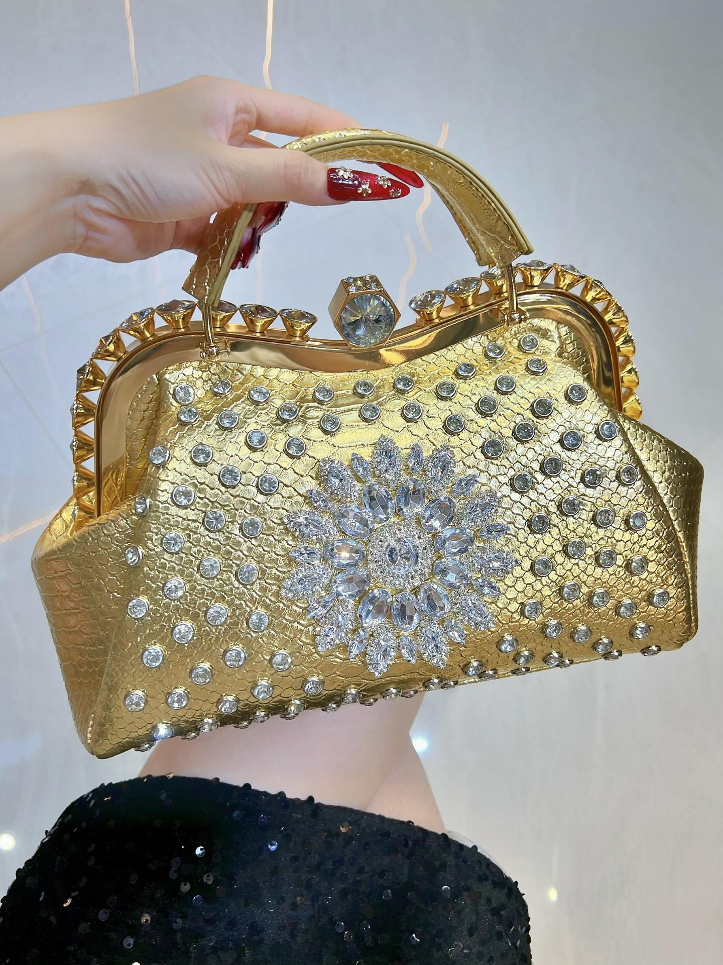 โกลเด้น