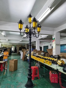 Decoración <span class=keywords><strong>de</strong></span> <span class=keywords><strong>calle</strong></span> Retro Europea Luz <span class=keywords><strong>de</strong></span> jardín Lámpara <span class=keywords><strong>de</strong></span> aluminio <span class=keywords><strong>de</strong></span> 5 cabezales para exteriores LED <span class=keywords><strong>Ley</strong></span> exterior y jardín - Product Image 3