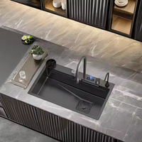 Évier de cuisine à cuvette unique avec robinet extractible Robinet à quatre trous en acier inoxydable avec planche à découper et lave-gobelet