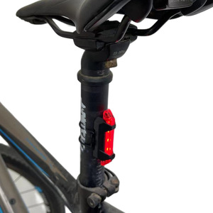 Feu arrière de vélo DC-918 LED rechargeable par USB, 4 modes, étanche, en plastique, pour la conduite nocturne - Product Image 3