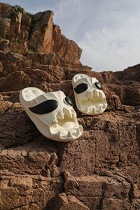 Sandalias de hombre con diseño de cara de monstruo de terror, de EVA, con suela gruesa, antideslizantes, informales, para uso en casa, al aire libre y en la playa. - Product Image 2