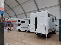 Cric électriques robustes en acier OEM, 4 pièces, pour camion et camping-car, 12V, capacité 2000kg, cric de nivellement télécommandé avec lumière LED