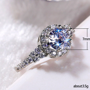 Anello con Cristalli a Grappolo Rotondo per Donne, Elegante Accessorio Moda per Uso Quotidiano e Feste - Product Image 5