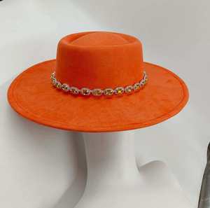 Sombreros Fedora de Gamuza en Colores Personalizados 2024 para Mujer, Copa Redonda, Ala de 9.5 Pulgadas, MOQ 40 Piezas por Color - Product Image 3
