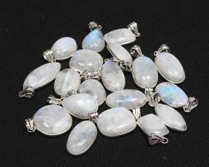 Collar con Colgante de Piedra Lunar Arcoíris Natural de Primera Calidad, Latón Sólido Chapado en Plata y Oro, Hecho a Mano, Estilo Bohemio - Product Image 1