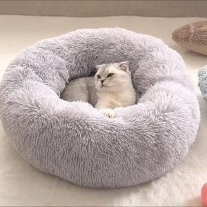 Venta al por mayor redondo largo de felpa suave gato perro cama de lujo esponjoso de piel sintética mascota cojín para dormir - Product Image 1