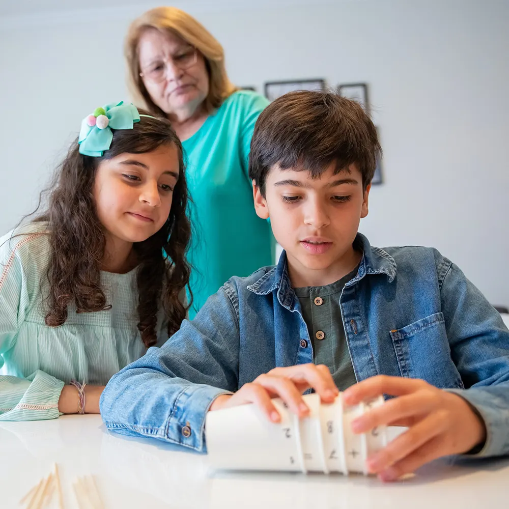 Vente en gros de gobelets en papier pour fêtes d'enfants à mur unique gobelet de jeu bricolage blanc et coloré jetables pour les boissons