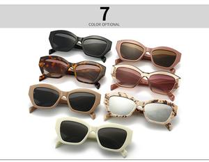 Lunettes de soleil design vintage de luxe Lunettes de soleil à la mode couleur bonbon imprimé léopard pour femmes et hommes avec monture rouge et grise - Product Image 4