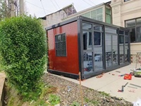 Maison conteneur préfabriquée détachable à faible coût avec design moderne, caractéristique respirante, appartement/ferme, avec terrasse