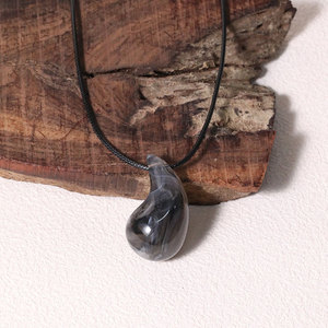 Collana con ciondolo a goccia in acrilico con corda di cera nera per donne uomini ragazza ragazzo coppia amici Casual vocazione collana da spiaggia - Product Image 3