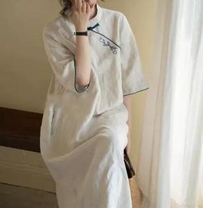 Vintage mới Trung Quốc phong cách sửa đổi sườn xám của phụ nữ cotton-Linen Midi thêu nghệ thuật Retro qipao đồng bằng nhuộm Ăn mặc - Product Image 3