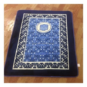 Alfombra de Oración Musulmana de Franela Suave Popular, Alfombra de Casa Plegable con Relieve, Venta al por Mayor - Product Image 5