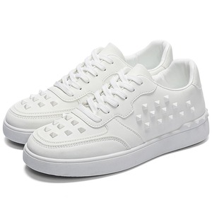 Zapatos para Hombre, Modernos y Versátiles, Modelo 2026, Zapatillas Casuales con Remaches, Punta Redonda, Cómodas para Patinar - Product Image 1