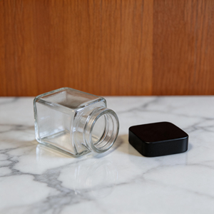 Vasetti quadrati in <span class=keywords><strong>vetro</strong></span> trasparente di alta qualità da 60ml 90ml 120ml con coperchi neri per la conservazione di balsami - Product Image 4