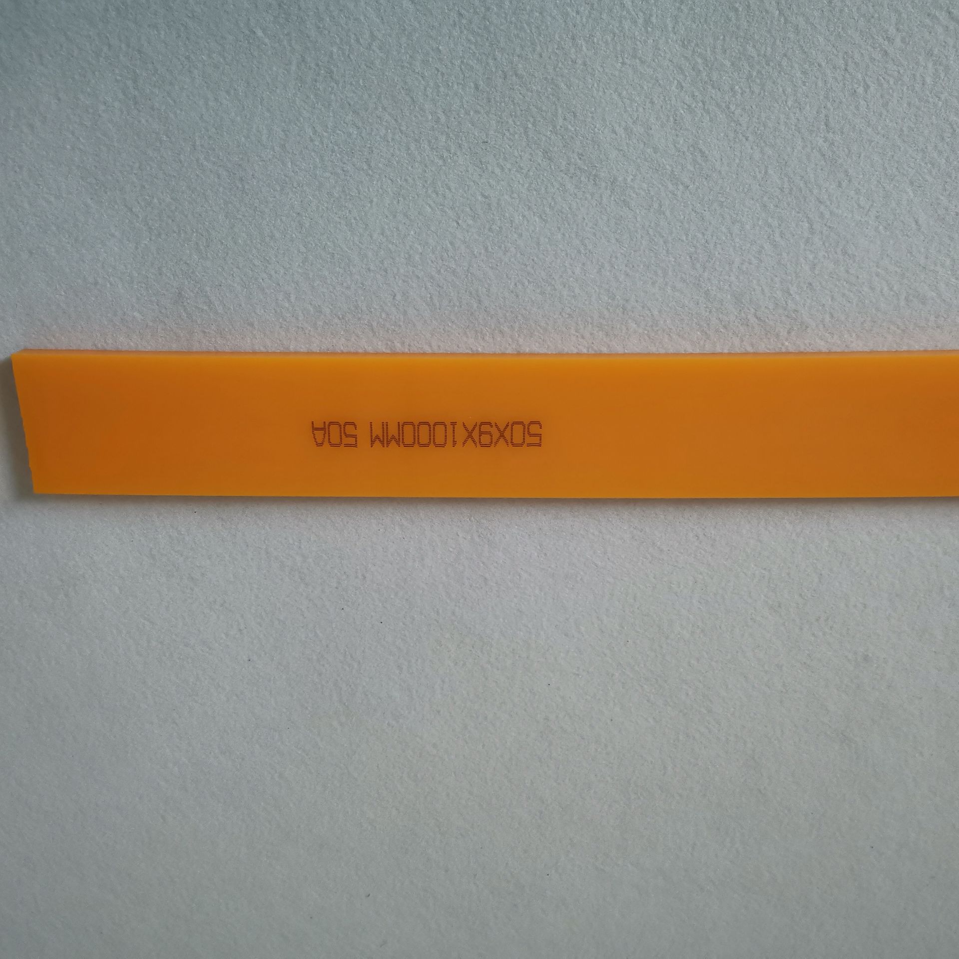 Настраиваемый полиуретановый скребок с желтым рисунком