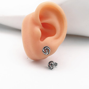 Pendientes yunnique de acero de titanio con circonita roja, diseño geométrico, joyería de moda unisex - Product Image 4