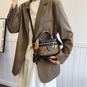 Sac à main décontracté pour femmes en cuir PU élégant de grande capacité, imperméable, à fermeture ouverte, à bandoulière - Product Image 4