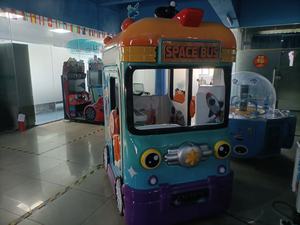 Emocionante Máquina de Juego Arcade con Monedas, Autobús Mágico para Niños - Product Image 3