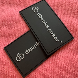 Etichetta in gomma in PVC fatta a mano per gilet, etichetta logo in gomma con canale da cucire - Product Image 2