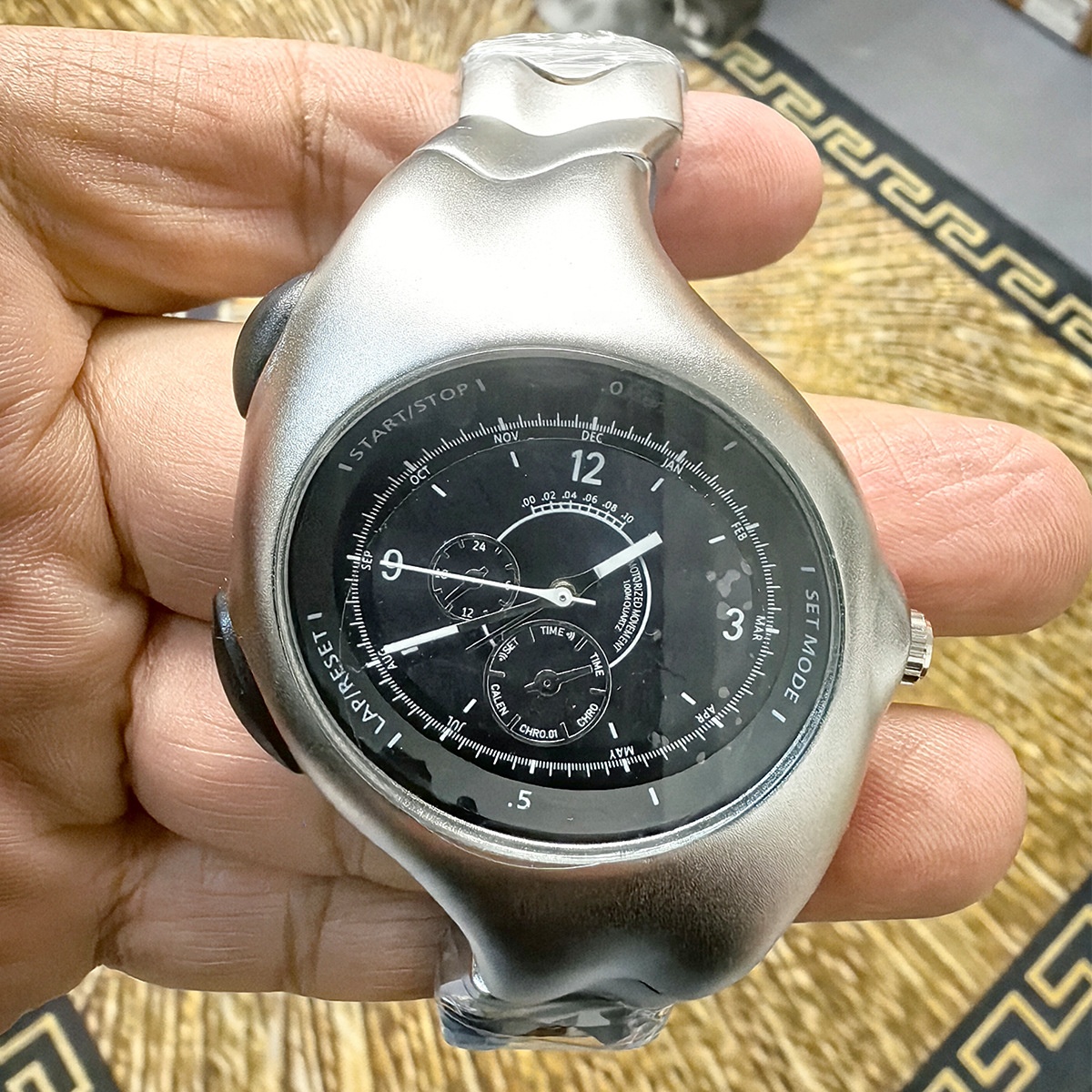 腕時計 y2k watch Wholesale Alien Twisted Wristwatch - Y2K Fashion Trend