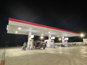 Station-service préfabriquée en métal en usine toit structure en acier auvent station-service panneau de signalisation de pylône autoportant - Product Image 5