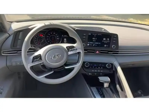 Hyundai Elantra 2024 SEL, 10 miglia, Guida a Sinistra, Sedili in Pelle, Telecamera Posteriore, Touchscreen, Fari Xeno - Product Image 2