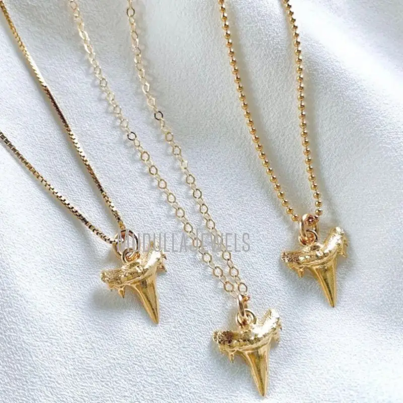 NM36610 Vergoldete zierliche Goldhai-Zahn kette Gold gefüllte Halskette Beachy Jewelry Tiny Shark Tooth Anhänger Charm