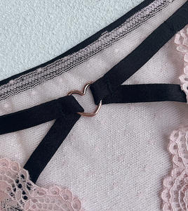 Culotte Boyshort Femme Tricotée Respirante Sans Couture en Nylon Taille Moyenne avec Dentelle et Design Creux – Luxe, Romantique et Sexy - Product Image 3