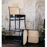 Chaise de salle à manger en rotin de style nordique avec dossier en rotin et assise en bois de hêtre