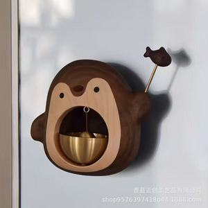 Timbre de puerta de pingüino de madera maciza, colgante decorativo, campana de entrada magnética, diseño minimalista, fácil instalación, para colgar en la puerta principal - Product Image 3