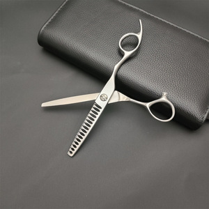Ciseaux professionnels d'éclaircissement de 6 pouces à 16 dents en acier inoxydable 440C pour coiffeur, à pointe arrondie, manche moyen - Product Image 2