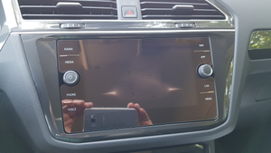 New Tempered Glass màn hình cảm ứng bảo vệ phim đối với Volkswagen <span class=keywords><strong>Tiguan</strong></span> T-ROC 8inch Car Navigation hiển thị <span class=keywords><strong>2025</strong></span> Phụ Kiện Xe Hơi - Product Image 2