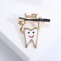 Broche promotionnelle mignonne très vendue : broche dentaire en alliage émaillé, motif brosse à dents et dents