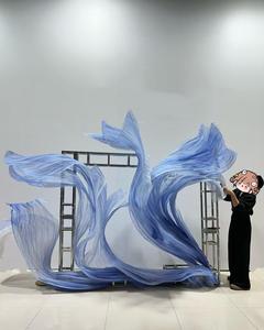 Installation artistique géante en organza de luxe pour toile de fond de mariage, décoration d'événements, sculpture en tissu et papier de grande taille - Product Image 5