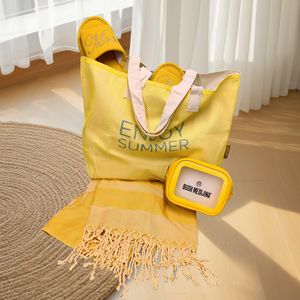 กระเป๋าใส่ของแต่งงานแบบผ้าอ๊อกซ์ฟอร์ดพร้อมกระเป๋าเครื่องสำอางระดับพรีเมียมกันน้ำกระเป๋าผ้าออกซ์ฟอร์ดขนาด8/22นิ้วสีเหลืองออกแบบโลโก้ได้ตามต้องการ - Product Image 1