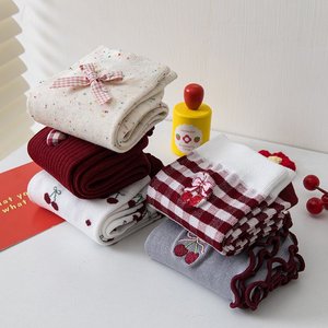 Calcetines con Volantes y Estampado <span class=keywords><strong>de</strong></span> Cerezas para Mujer, Calcetines <span class=keywords><strong>de</strong></span> Algodón Suave y Transpirable hasta la Pantorrilla, Color <span class=keywords><strong>Vino</strong></span> <span class=keywords><strong>Tinto</strong></span> Vintage, para Uso Diario - Product Image 3