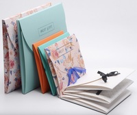Boîte cadeau et d'invitation rigide en carton blanc neuve d'usine, papier kraft premium, doublure en éponge, accessoires en ruban, couleur et taille personnalisables
