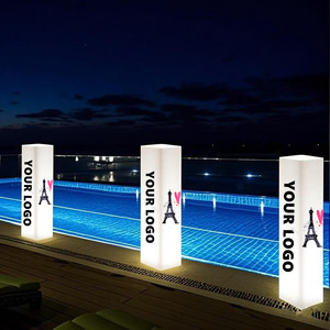 Caja de Luz LED Personalizada con Soporte, Impresión de Logotipo Personalizada, Columna de Exhibición Iluminada Inalámbrica para Ferias y Eventos - Product Image 1