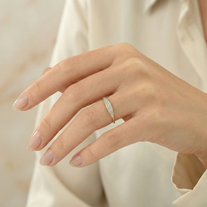 Bague en argent sterling 925 minimaliste de luxe avec moissanite, bijoux fins tendance, bague à la mode pour femmes et filles - Product Image 4
